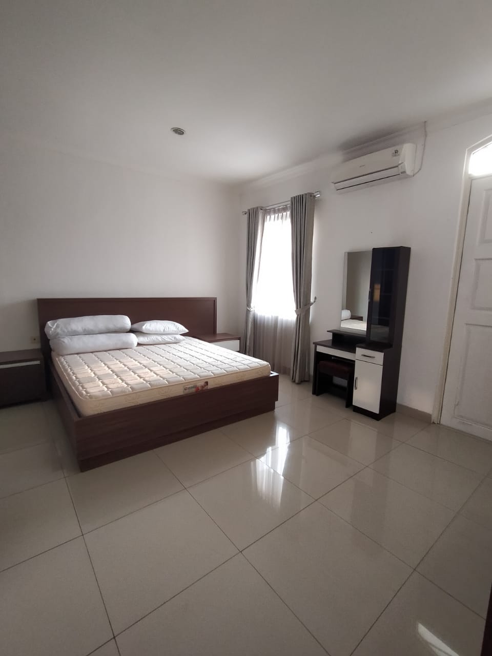 Rumah Disewakan Fully Furnished di Vassa Terrace Lippo Cikarang